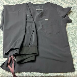 Womens figs scrub set never worn medium top medium tall bottom